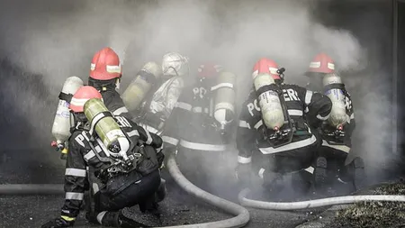 Incendiu lângă Bucureşti, un bărbat şi au bebeluş au ars de vii. Alţi doi copii au fost transportaţi la spital cu arsuri