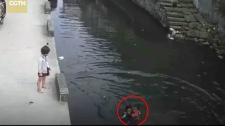 Băiatul care livrează pizza a salvat o fetiţă de la înec. Imagini unice surprinse de camere VIDEO
