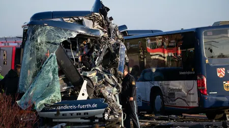 Două autobuze şcolare s-au ciocnit în apropiere de Nuremberg. Aproximativ 40 de persoane au fost rănite