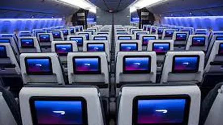 O companie aviatică le cere CHETĂ pasagerilor pentru o piesă de schimb indispensabilă decolării avionului