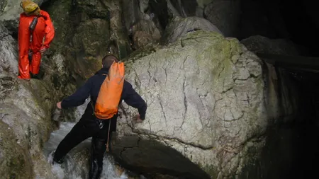 Turistă rănită în peştera Huda lui Papară. Femeia a căzut de la o înălţime de 4 metri