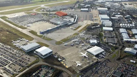 Sute de români blocaţi pe un aeroport din Anglia. Cursele către România au fost anulate două zile la rând UPDATE