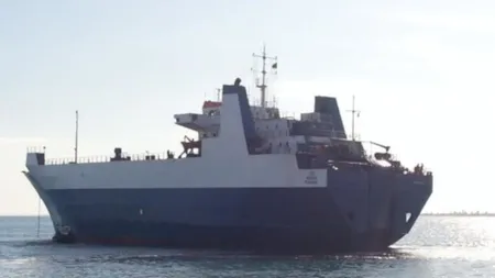 Doi marinari români sunt blocaţi în Libia, la bordul unei nave pe care se află şi 90 de emigranţi