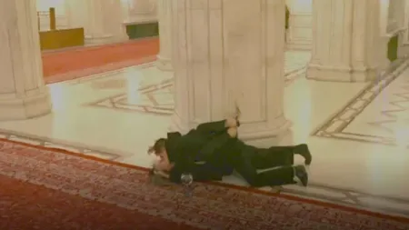 Scene interzise minorilor în Casa Poporului. Imagini demne de filmele pentru adulţi