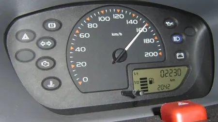 160 km pe oră în localitate. Doi şoferi au depăşit de aproape trei ori limita admisă, pe DN10