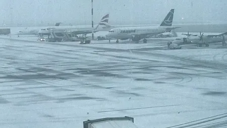 Probleme pe aeroporturi din cauza ninsorii: întârzieri din cauza degivrării