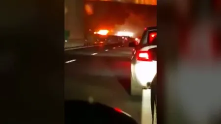 Vehicul în flăcări pe Autostrada Bucureşti-Constanţa