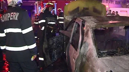 Maşini în flăcări în Capitală. Trei autoturisme au ars, din cauza unui panou electric defect VIDEO