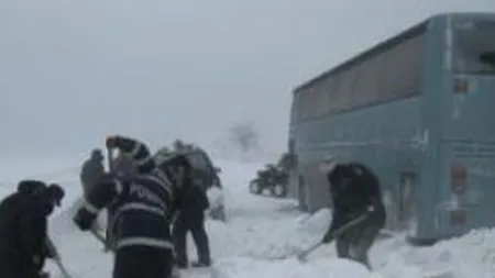 Un autocar cu 28 de oameni la bord a rămas înzăpezit în apropierea Punctului de Frontieră Giurgiu-Ruse