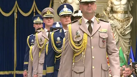 Armata română îşi schimbă hainele. Noile uniforme pentru militarii români, create de un celebru designer român