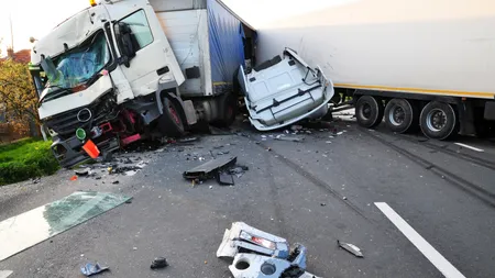 Poliţia Rutieră a sancţionat CNAIR şi CJ Prahova, după ce s-au produs peste 20 de accidente din cauza poleiului