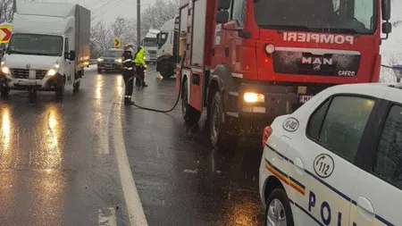 Val de accidente pe DN7. Zeci de răniţi, cinci vehicule implicate