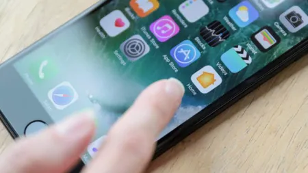 Metoda prin care utilizatorii de iPhone sunt jefuiţi foarte uşor. Aceste două aplicaţii reprezintă un real pericol