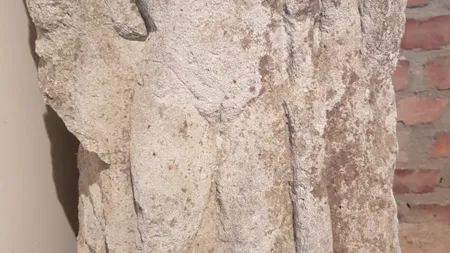 Artefact antic, reprezentându-l pe Hercule, posibil parte a patrimoniului cultural naţional, recuperat de poliţiştii din Alba