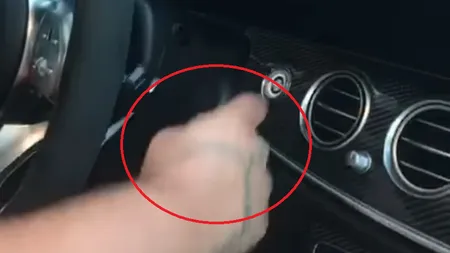 MERCEDES de peste 200.000 de dolari, DISTRUS de un bărbat chiar în showroom VIDEO