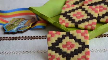 DESERT DE CRĂCIUN: Fursecuri cu model tradiţional