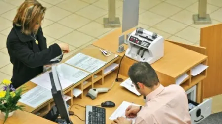 AVERTISMENTUL bancilor: Românii vor avea de suferit după introducerea unei taxe bancare