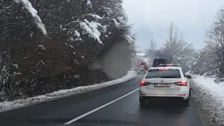 Un mort şi patru răniţi după un impact frontal între două maşini pe DN 18B. Circulaţia a fost blocată între Baia Mare şi Dej
