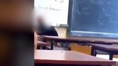Profesor de liceu, acuzat că a trimis zeci de MESAJE INDECENTE unei eleve. Incredibil: ce poze avea în TELEFON