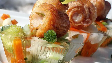 Retete de Revelion: Rulouri de stiuca cu legume in aspic