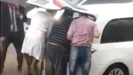 Şoferul unui dric a mers imediat la spital când a început să audă zgomote din sicriu! Ce au descoperit medicii