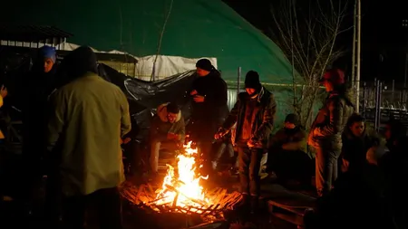Suporterii timişoreni au petrecut noaptea sub cerul liber pentru a trage un semnal de alarmă privind oamenii străzii