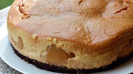Tort cu mere şi cremă de zahăr ars