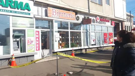 Jaf la o casă de amanet din Ploieşti. Hoţii au fugit cu un kilogram de aur