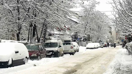 Vâlcea. Circulaţie în condiţii de iarnă în tot judeţul. S-a intervenit cu 66 de utilaje şi 500 tone de material antiderapant