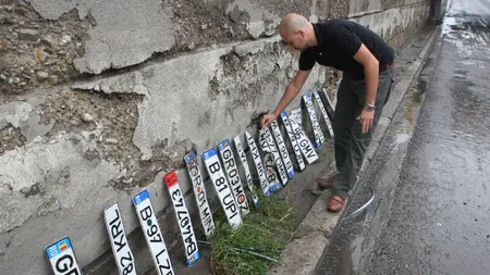 Aceste numere de înmatriculare sunt interzise în România. Care sunt cele mai dorite de români