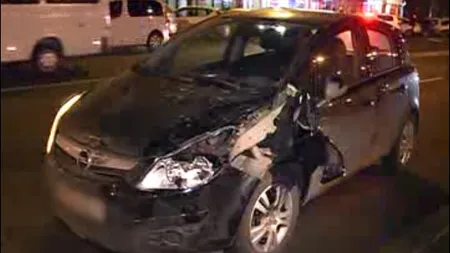 Tânăr urmărit de poliţişti, lovit de maşină în Capitală