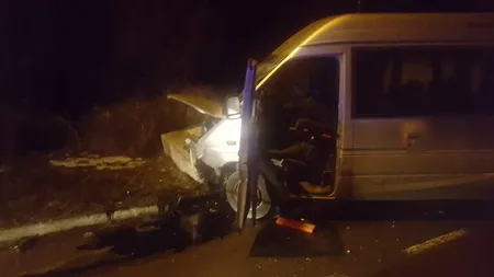 Accident grav cu un microbuz de transport persoane. La sosirea forţelor de intervenţie au fost găsite 8 victime