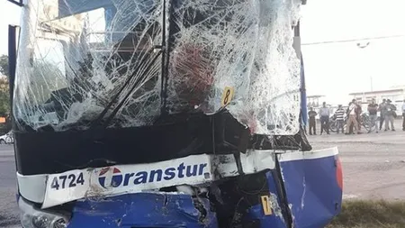 Accident cu morţi şi răniţi după ce un autocar care transporta turişti din mai multe ţări s-a răsturnat în apropiere de Guantanamo