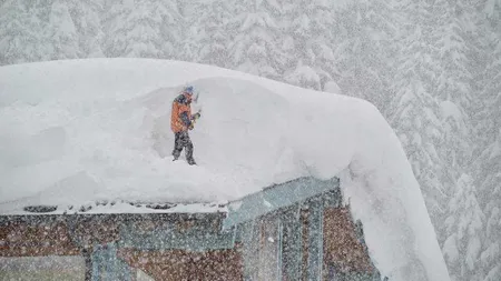 Iarna face ravagii în Austria. Avalanşele şi căderile masive de zăpadă au provocat cinci morţi, iar două persoane sunt dispărute