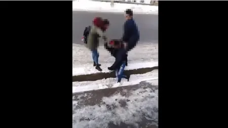 Elev de liceu din Alba, agresat pe stradă de un alt adolescent