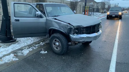Noua nebunie virală face victime. O adolescentă a condus legată la ochi pe autostradă după provocarea copiată dintr-un film