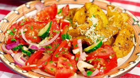 REŢETE: Salata de rosii cu cartofi