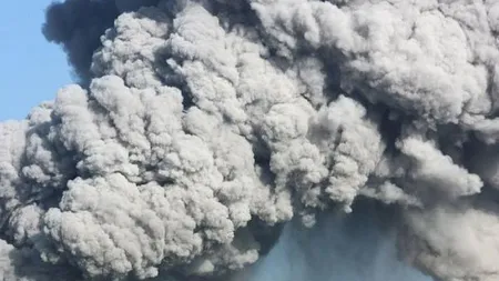 Vulcanul Merapi a expulzat cel mai lung râu de lavă de la debutul fazei eruptive