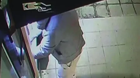 Bancomat jefuit de agentul de pază