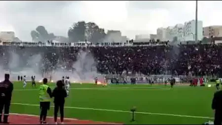 Zeci de răniţi la un meci de fotbal. 45 dintre victime au fost poliţişti