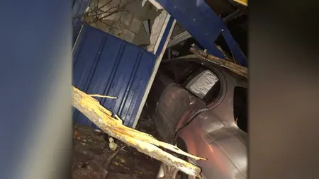 Panică în Craiova. Un tânăr a intrat cu maşina într-o staţie GPL
