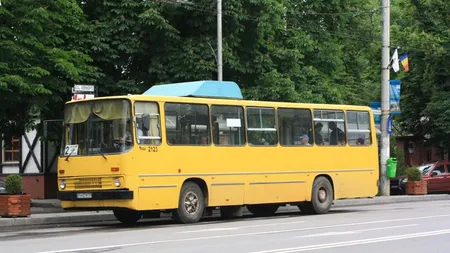 Incident şocant la Ploieşti. Tânără rănită după ce a căzut, pe geam, dintr-un autobuz aflat în mers