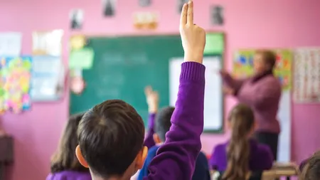 Mesaj VIRAL al unei învăţătoare după prelungirea vârstei de pensionare: 