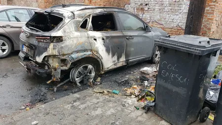 Maşina unui procuror din Timişoara, distrusă într-un incendiu. Ce s-a întâmplat FOTO