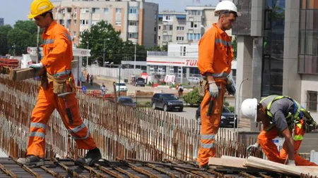 Eroarea din textul OUG 114 care îi afectează pe toţi angajaţii din construcţii. Guvernul a uitat să pună verbul în text, în MO