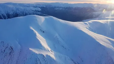 Risc mare de avalanşe în Făgăraş. Toate traseele turistice au fost închise