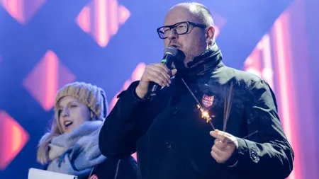 Primarul din Gdansk, înjunghiat în faţa a sute de oameni, a murit