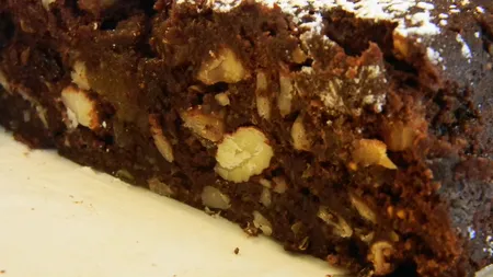 Salam de biscuiţi cu rom şi nuci
