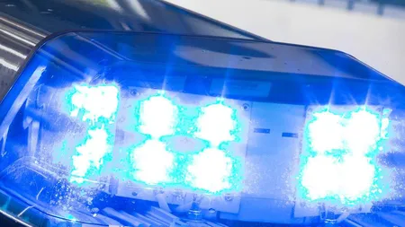 Un bărbat a intrat cu maşina în mulţime şi şi-a ucis fiul de 2 ani