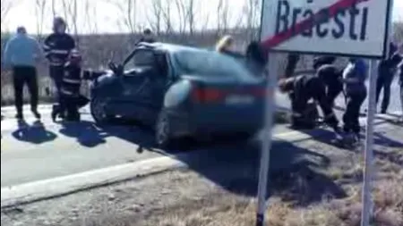 Accident cu microbuz în Botoşani. Doi oameni au fost răniţi